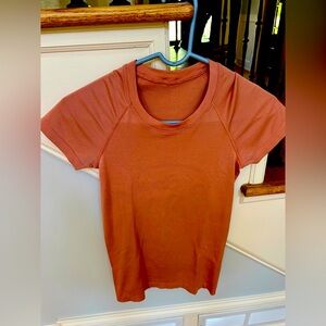 LululemonWomen's Rust Orange Swiftly Top- Size 2